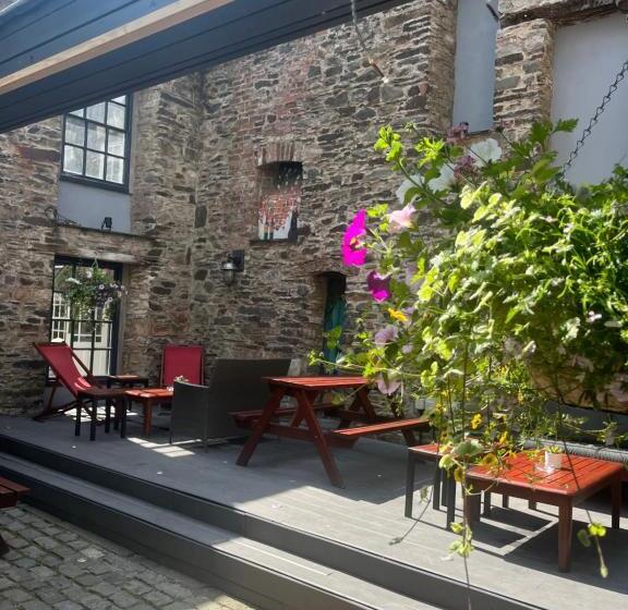 簡易ホテル Kings Arms