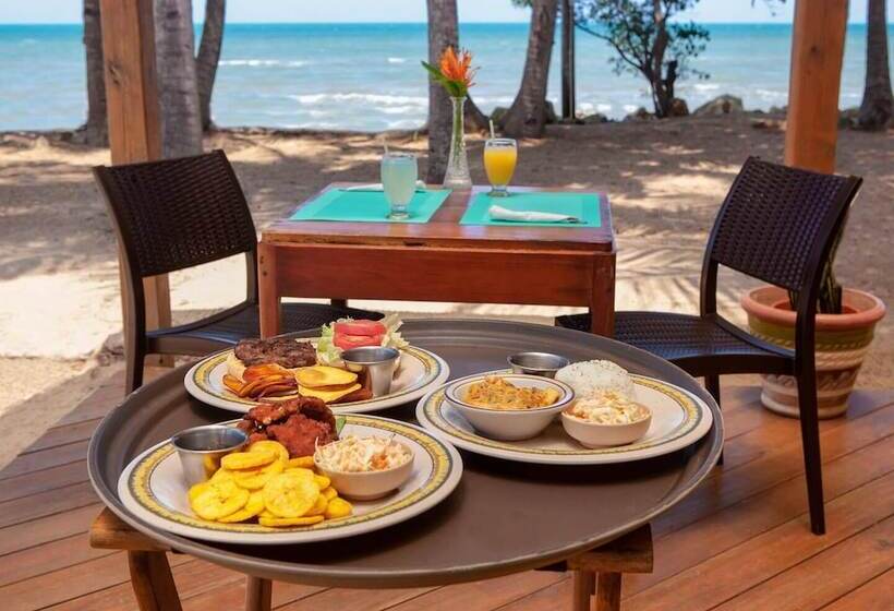 هتل Pelican Beach Resort - Dangriga