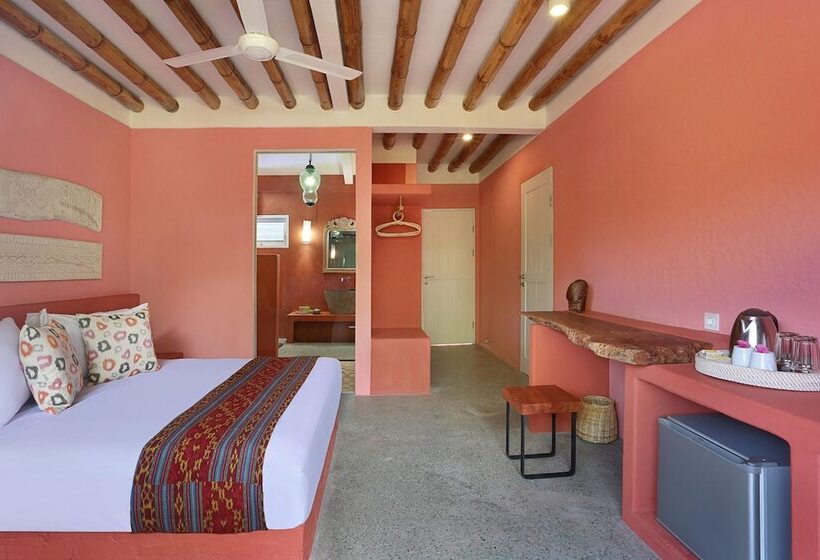 هتل Pinkcoco Gili Trawangan   Constant Surprises   For Cool Adults Only