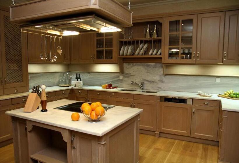 Villa Veneziano Suites & Villa