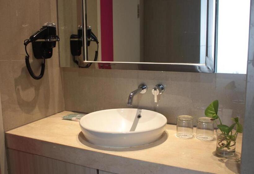هتل Mercure Jayapura