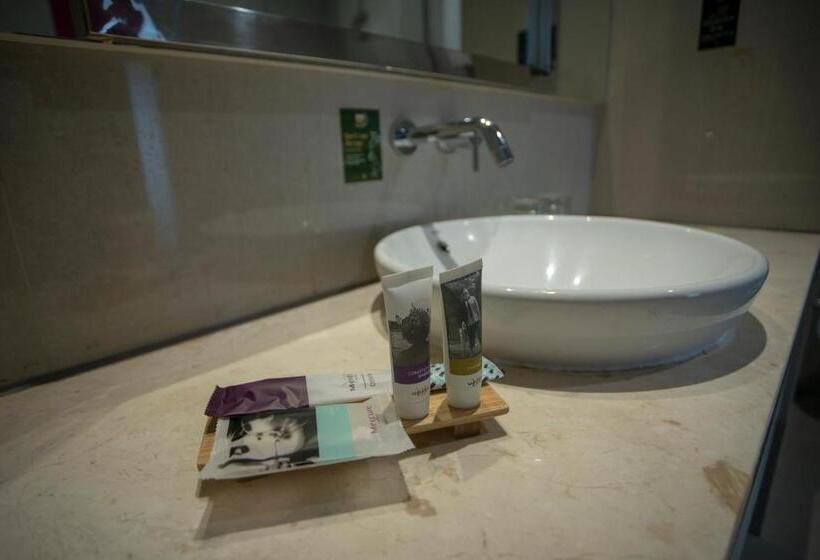 هتل Mercure Jayapura