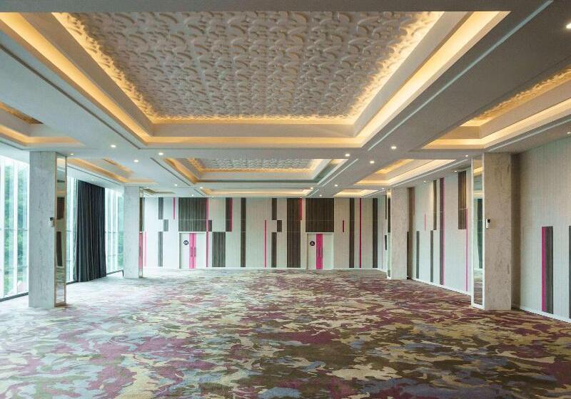 هتل Mercure Jayapura