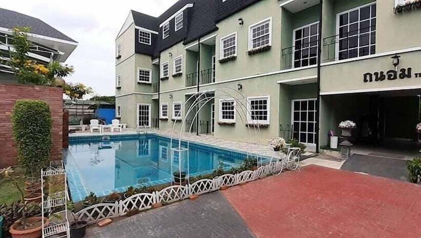 هتل Na Banmae Resort
