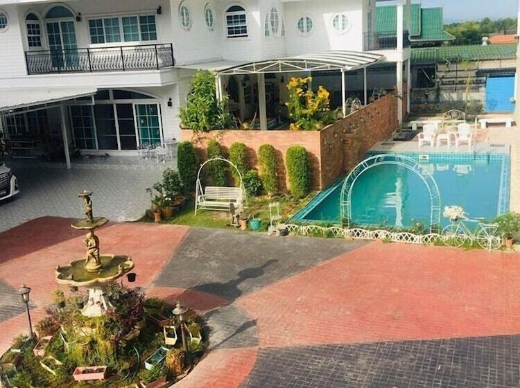 هتل Na Banmae Resort