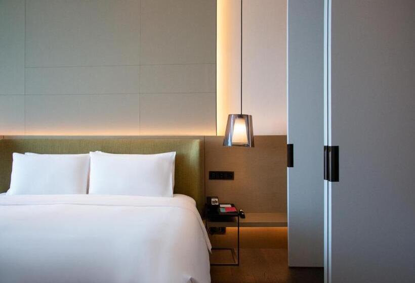 هتل Sofitel Foshan Shunde Free Shuttle Bus During Canton Fair