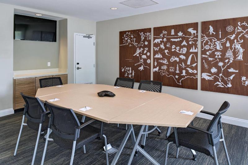 בית מלון כפרי Towneplace Suites Lake Charles