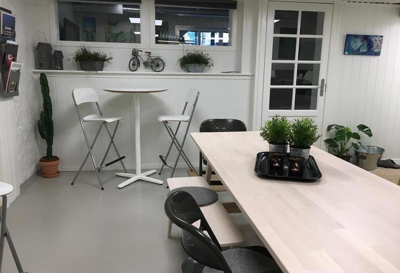 모텔 Krøgeneslåven Microtel