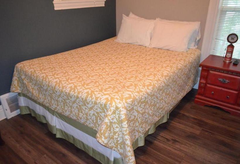 تختخواب و صبحانه Adams Inn