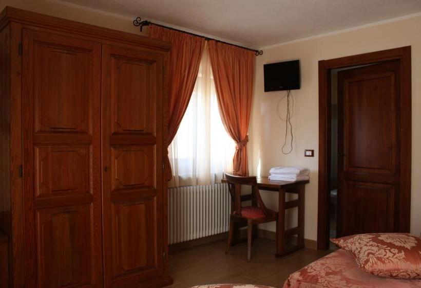 مبيت وإفطار Affittacamere Les Noyers