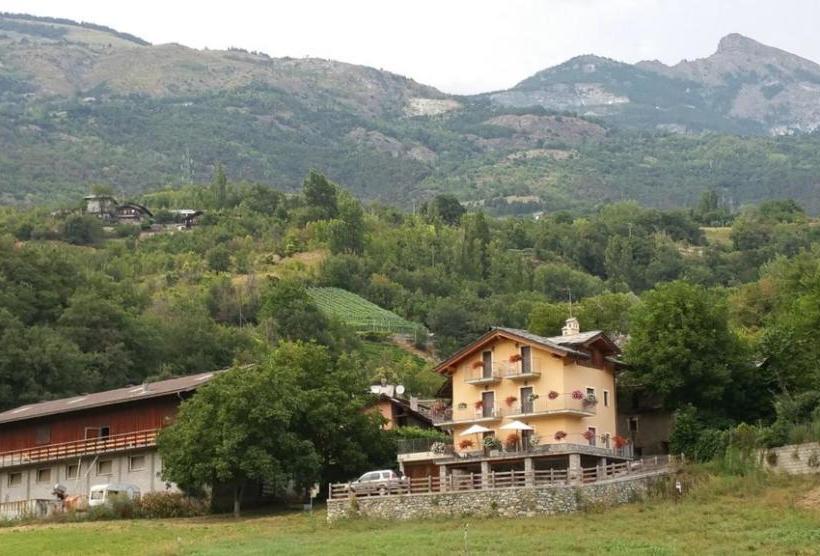 مبيت وإفطار Affittacamere Les Noyers