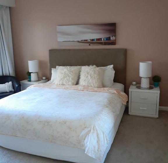 تختخواب و صبحانه Burns Beach Bed And Shower