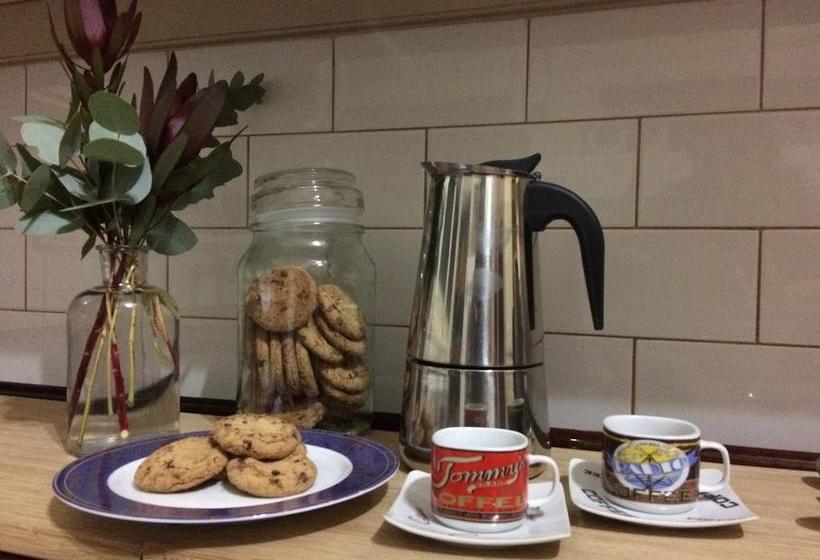 تختخواب و صبحانه Character & Charm In The Heart Of The City