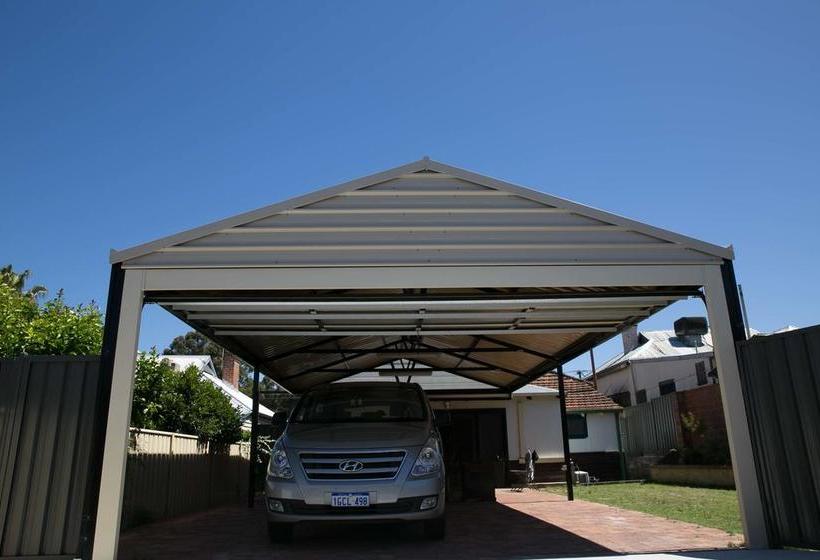 تختخواب و صبحانه Character & Charm In The Heart Of The City