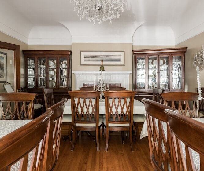 تختخواب و صبحانه Monroe House Executive Suites