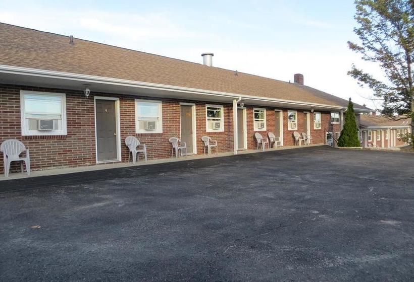 Fundy Line Motel