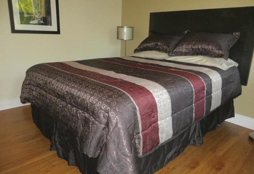 Fundy Line Motel