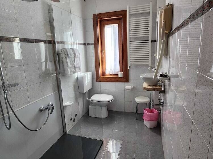 هتل Apartments Suites Lac Bleu
