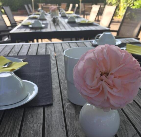 هتل Kreuzstein Bed&breakfast