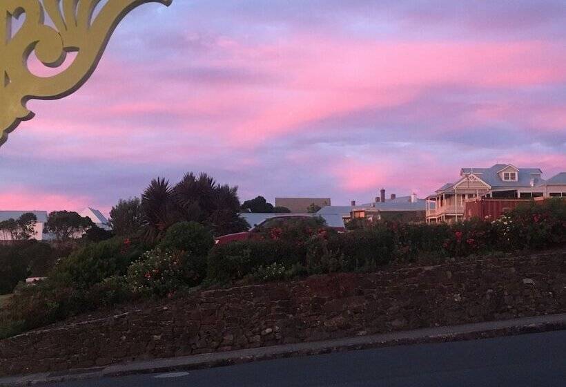 Noah's Stanley Luxury Bed And Breakfast