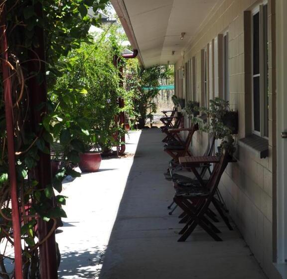 Sunbird Motel