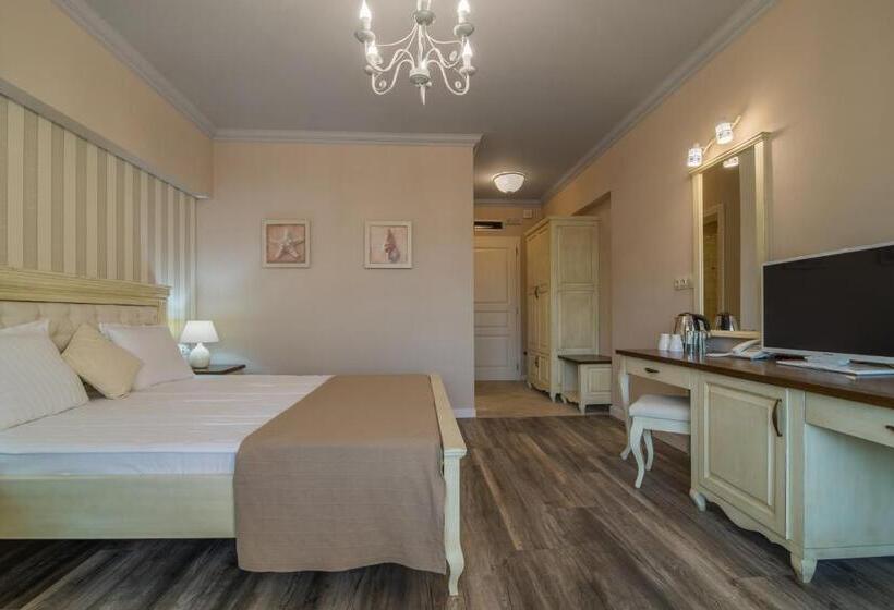 Sunny Castle Hotel   All Inclusive And Free Parking