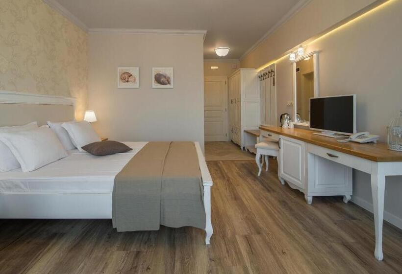 Sunny Castle Hotel   All Inclusive And Free Parking