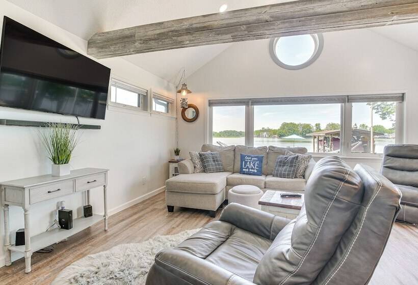 Waterfront W/ Boat Dock: Retreat On Indian Lake