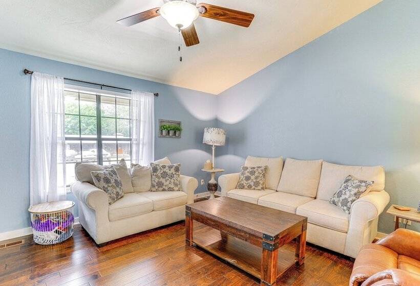 Charming Heber Springs Home W/ Deck & Fire Pit!