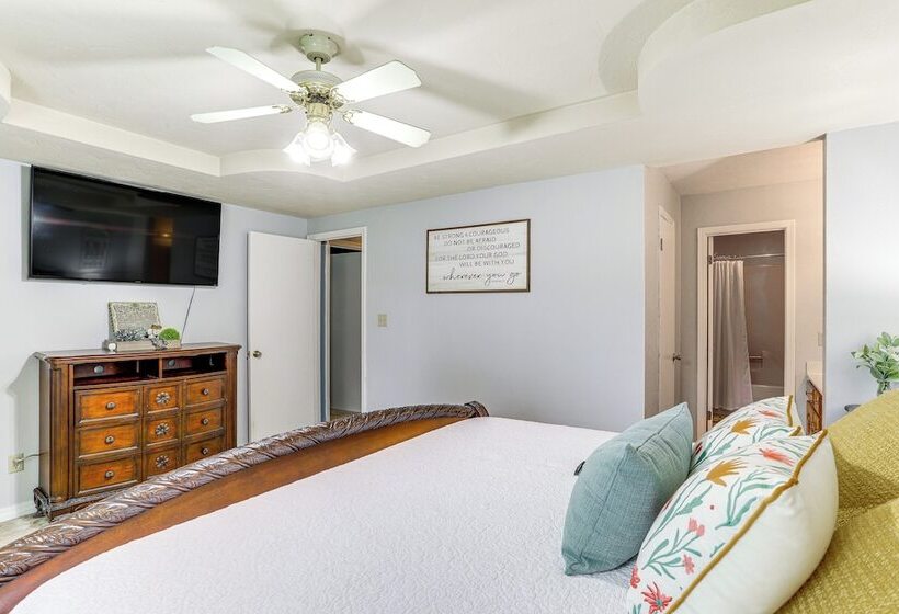 Charming Heber Springs Home W/ Deck & Fire Pit!