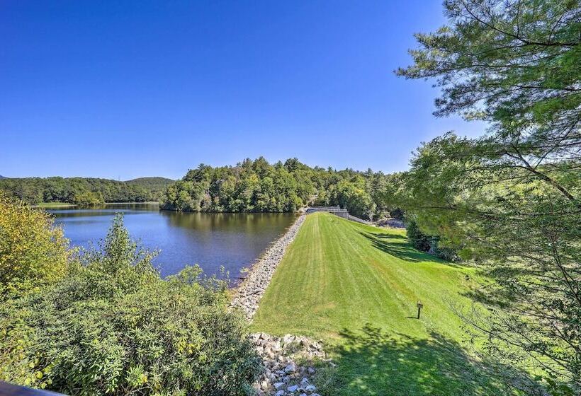 On Site Lake & Pool Access: Cabin In Newland!