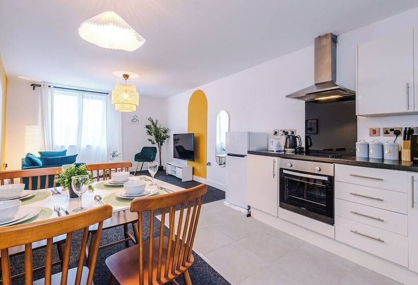 Elm Apartments