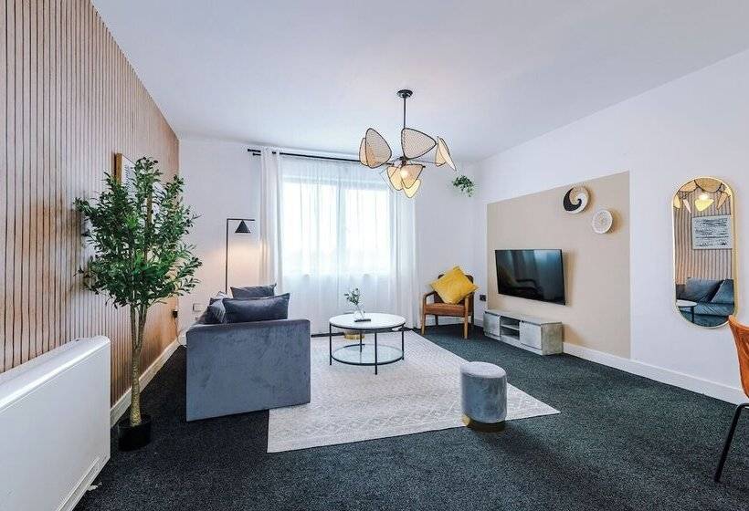 Elm Apartments