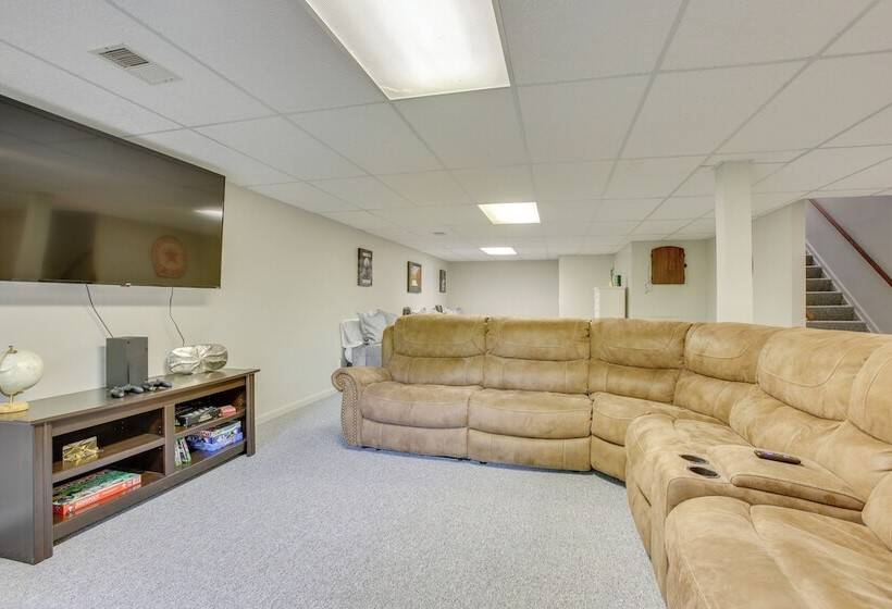 Family Friendly Cadillac Home W/ Golf Course Views