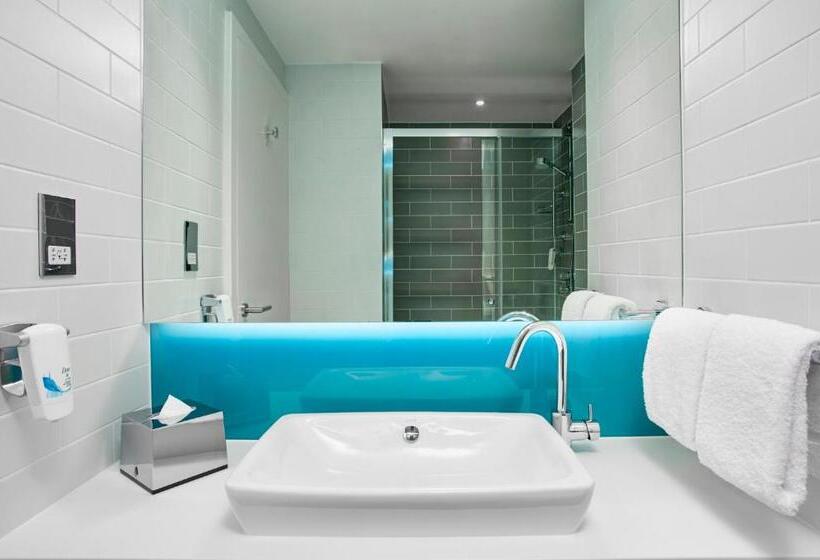 هتل Holiday Inn Express Paris Poissy, An Ihg