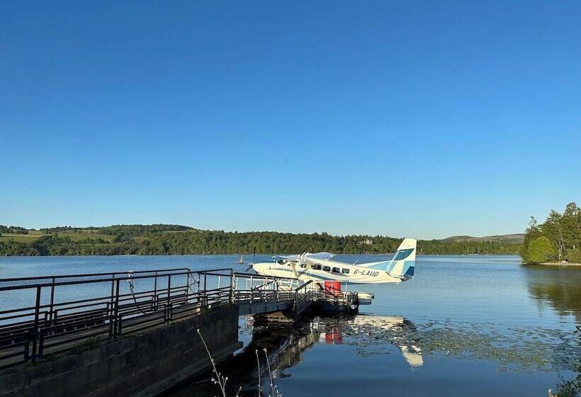 Отель Lochside Lodge Retreat Stunning Lakeside Escape