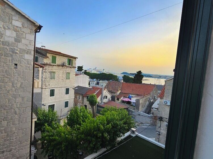 هتل Mape Luxury Rooms