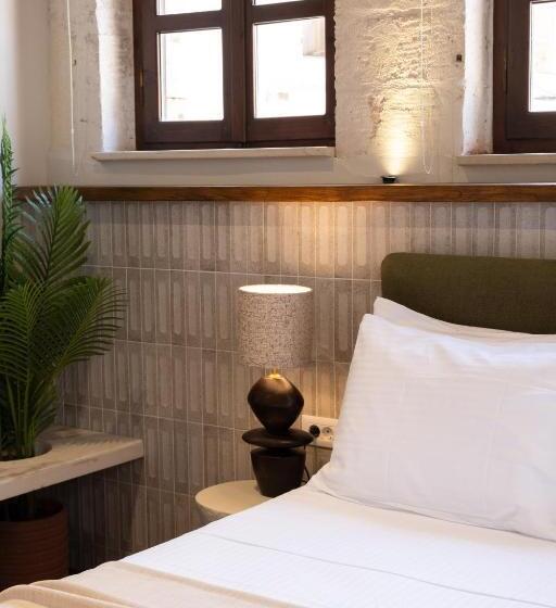 Отель Qualia Slowlife Suites