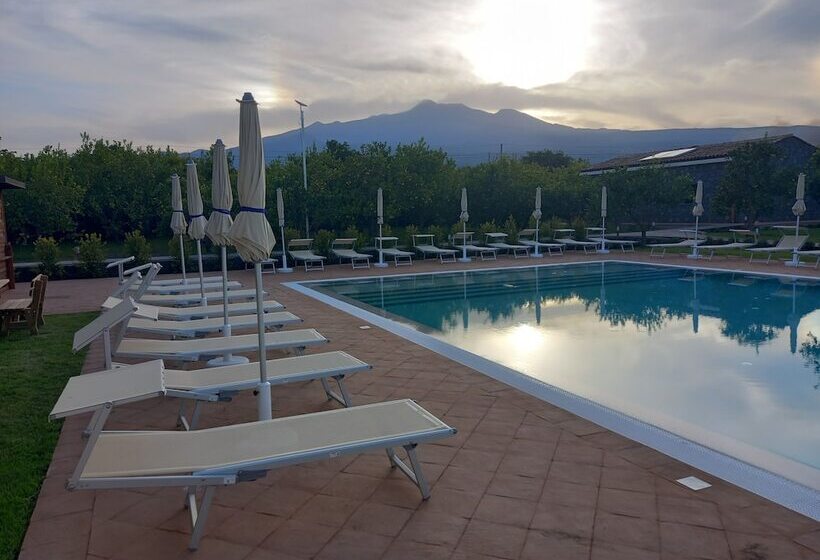 هتل روستایی Lumia Resort