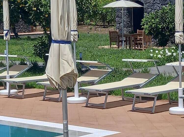 هتل روستایی Lumia Resort
