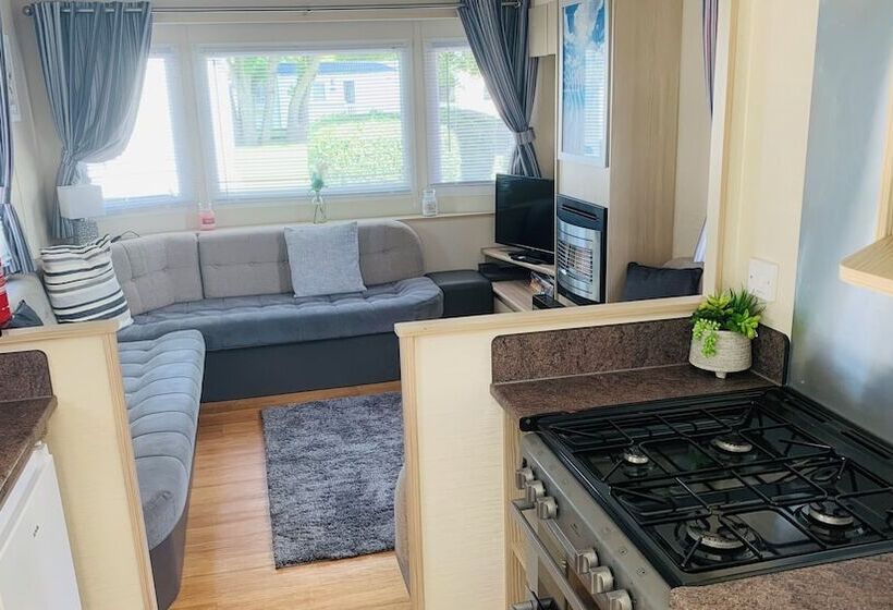 Отель Wl56 Haven Haggerston Castle Holiday Park