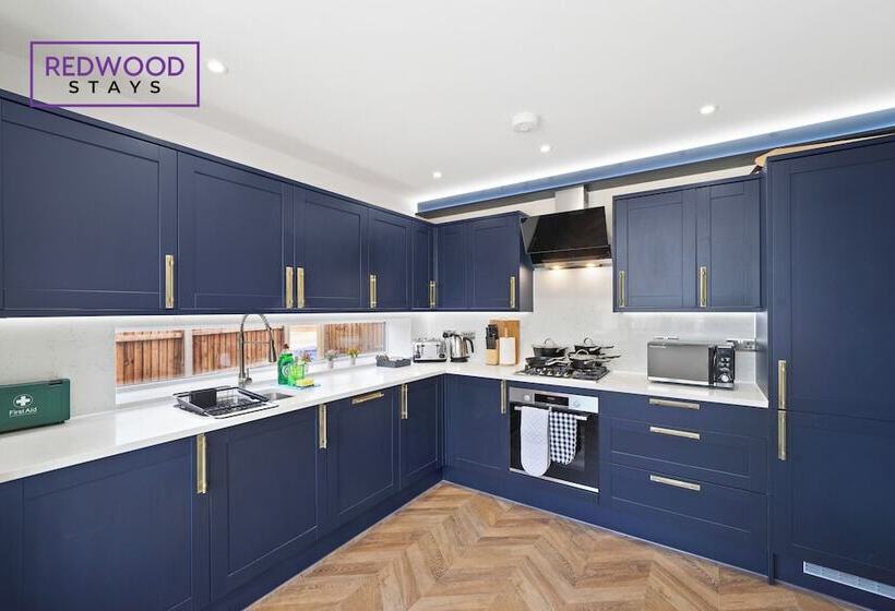 Пансион Cove Road Houses By Redwood Stays