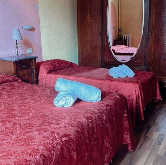 پانسیون Room In Guest Room   Viareggio Rooms Facing The Sea