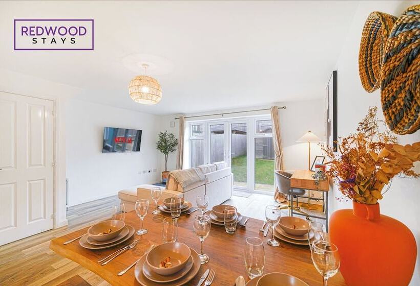פנסיון Woolhampton Drive House By Redwood Stays