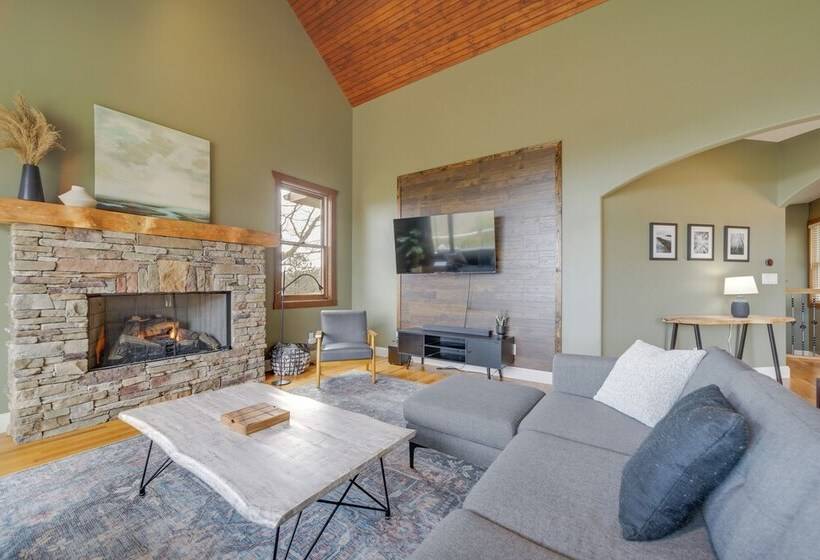 Pisgah Forest Home W/ Large Deck & Mountain Views!