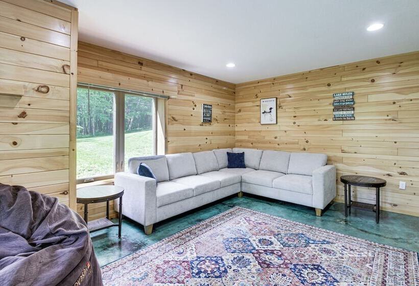 Lakefront Brainerd Escape W/ Games: Dogs Allowed!