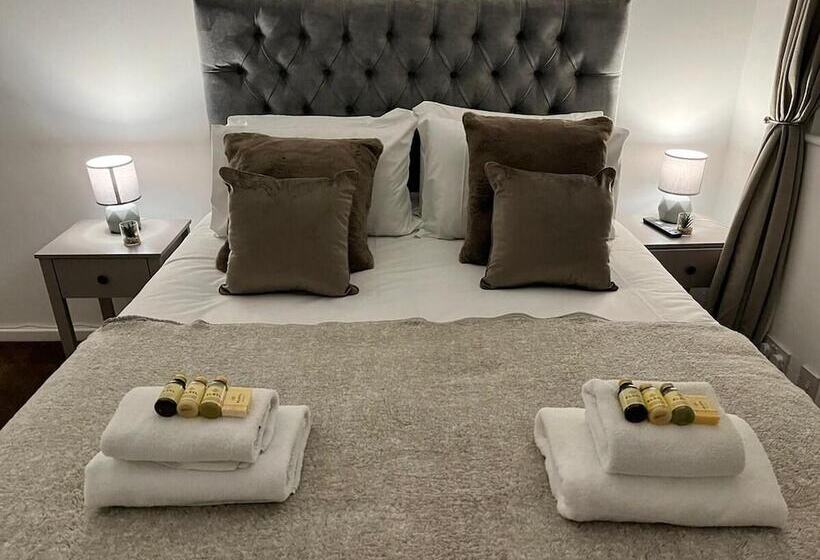 إقامة Convenient Wirral Retreat