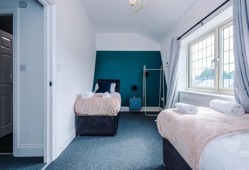 اقامتگاه Lovely 4 Bed/ Monthly Discount/ Bottle