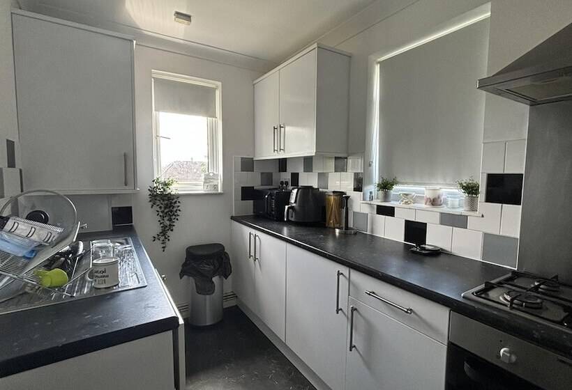 اقامتگاه Romford Cozy Retreat