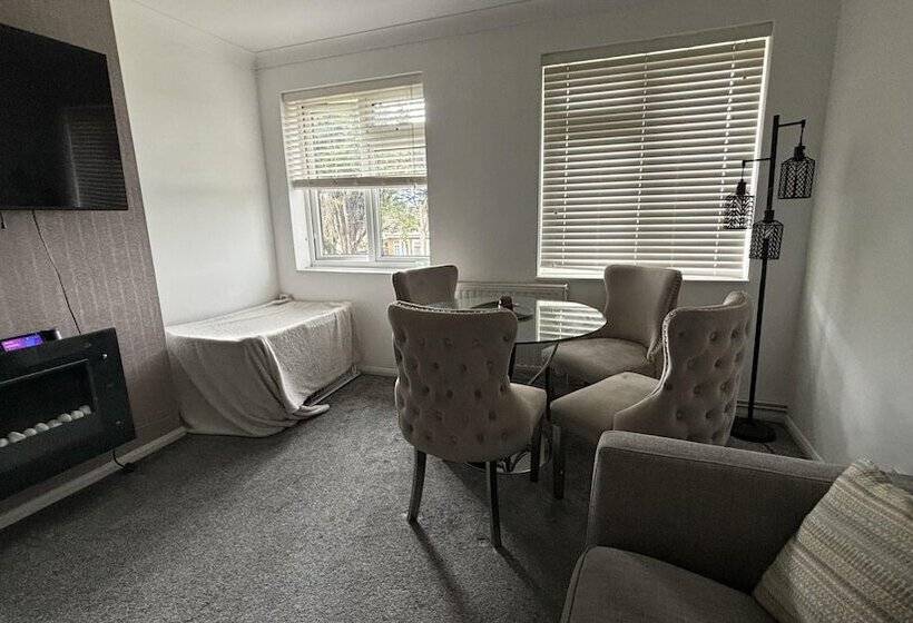 اقامتگاه Romford Cozy Retreat